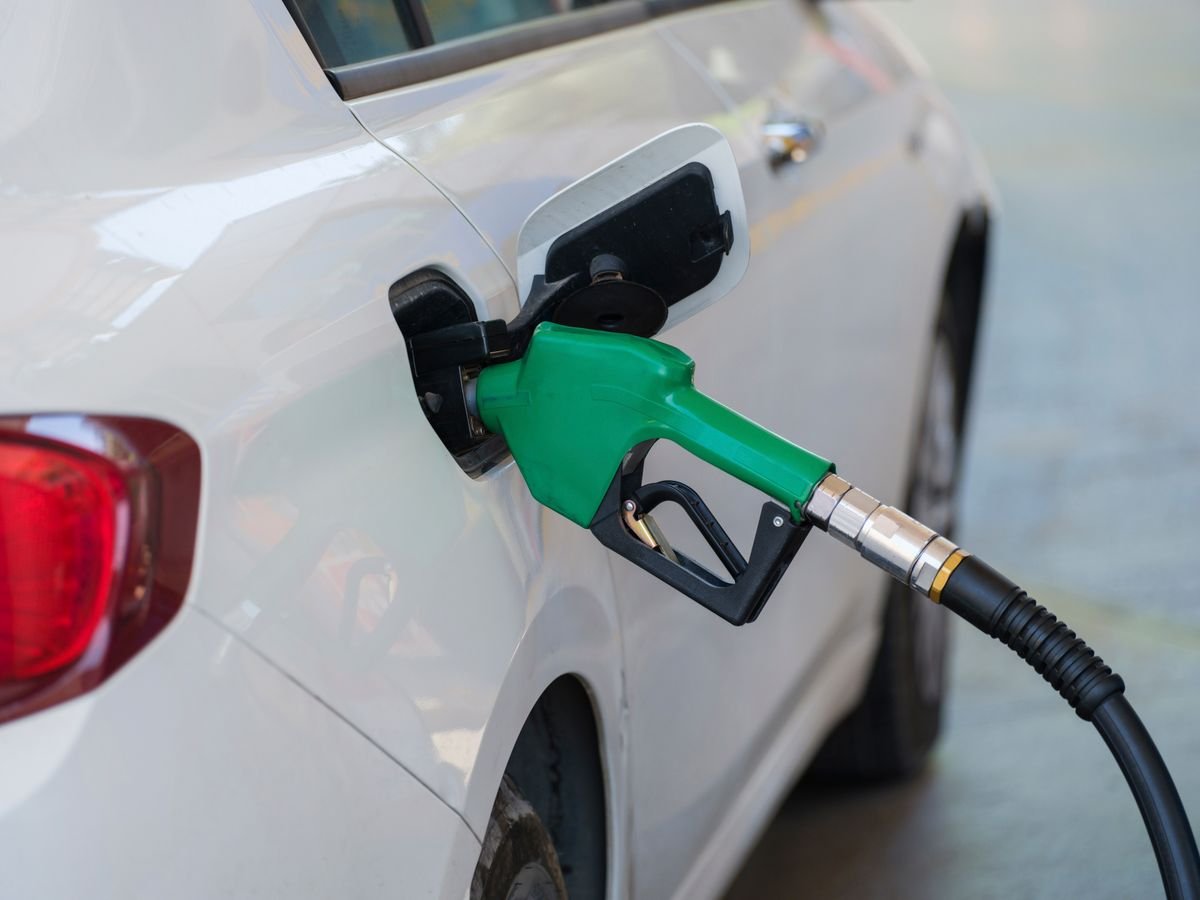 ¿Por qué varía el precio de la gasolina entre gasolineras (hasta 0,30 €/L)?