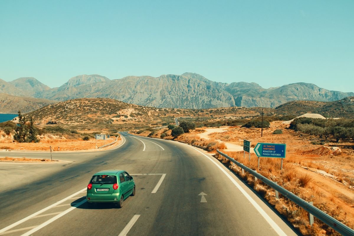 Ahorrar gasolina en el viaje de verano 2026: la guía de la operación salida